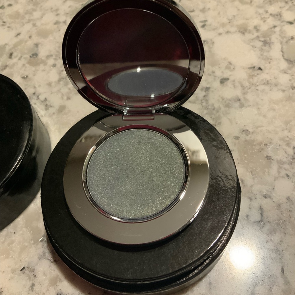 Shimmering Silver Eyeshadow